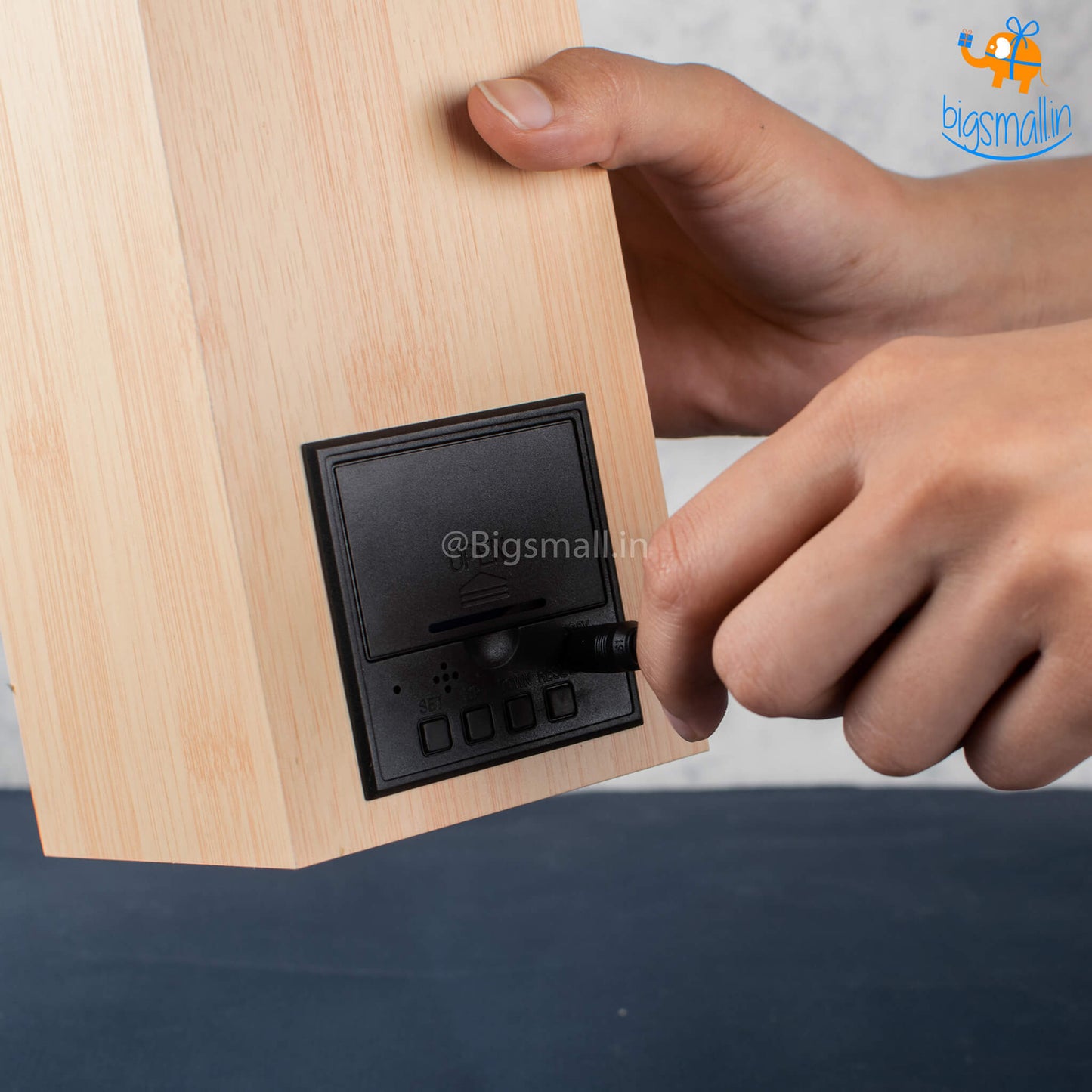 Minimalistic Wooden Clock Vase