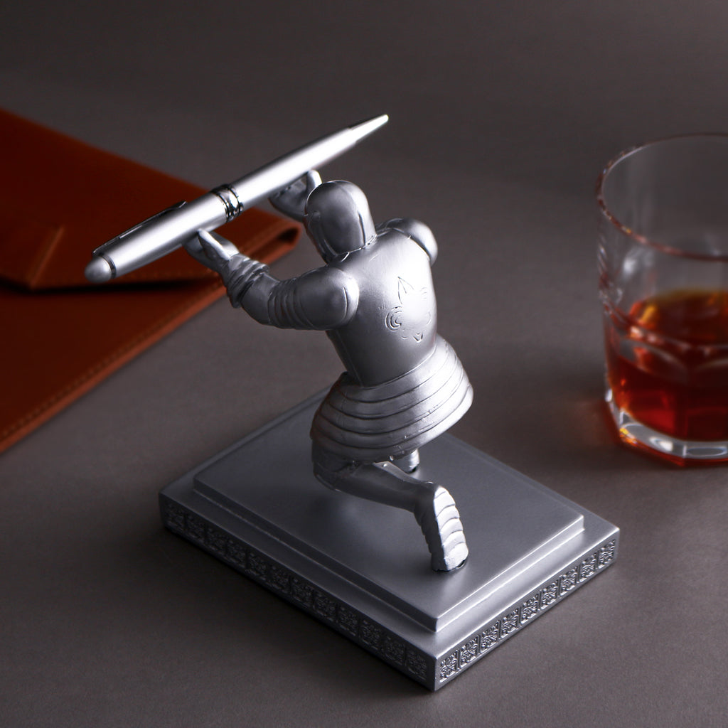 Bigsmall Knight Pen Holder