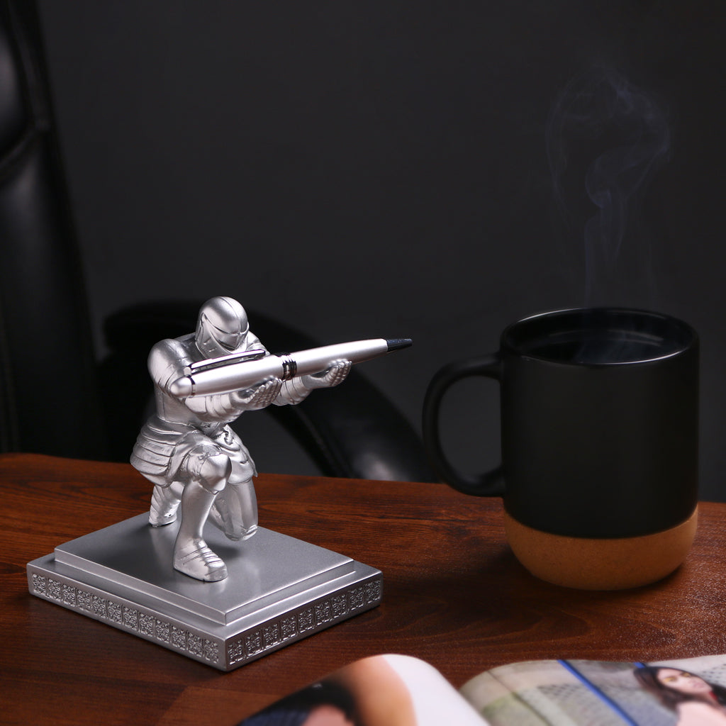 Bigsmall Knight Pen Holder