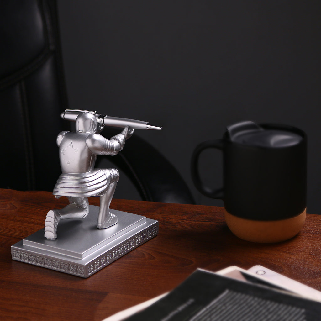 Bigsmall Knight Pen Holder
