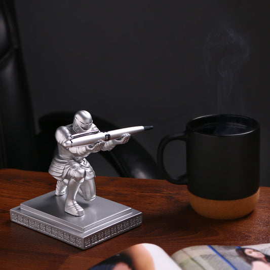 Bigsmall Knight Pen Holder
